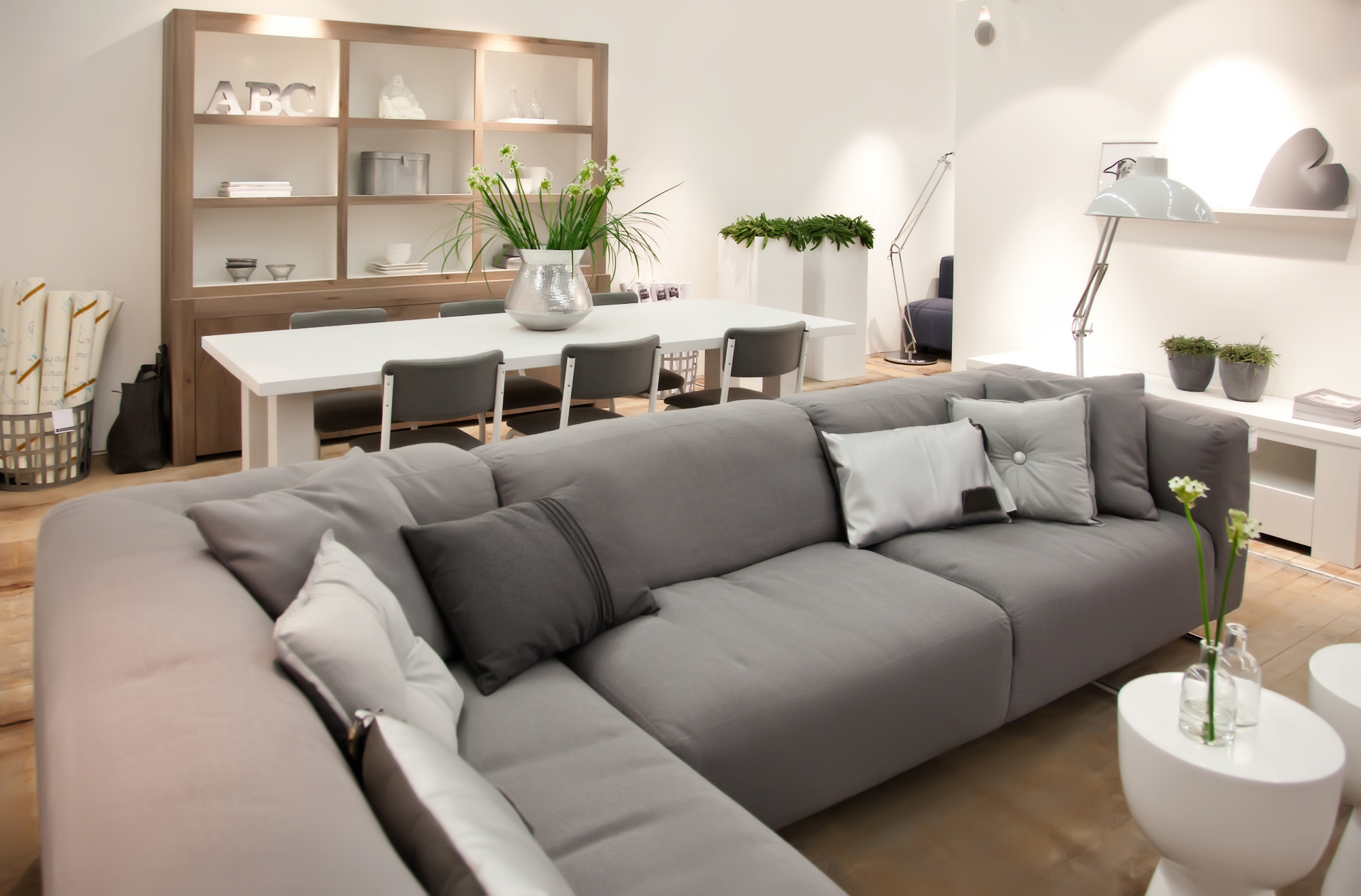 V našem stanovanju je pohištvo pomembno za udobje in estetski videz stanovanja